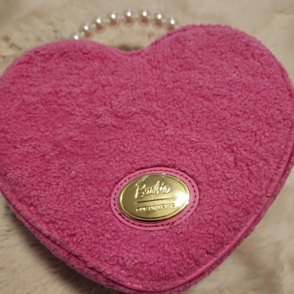 Barbie Heart Figural Crossbody Bag - Picture 4 of 8